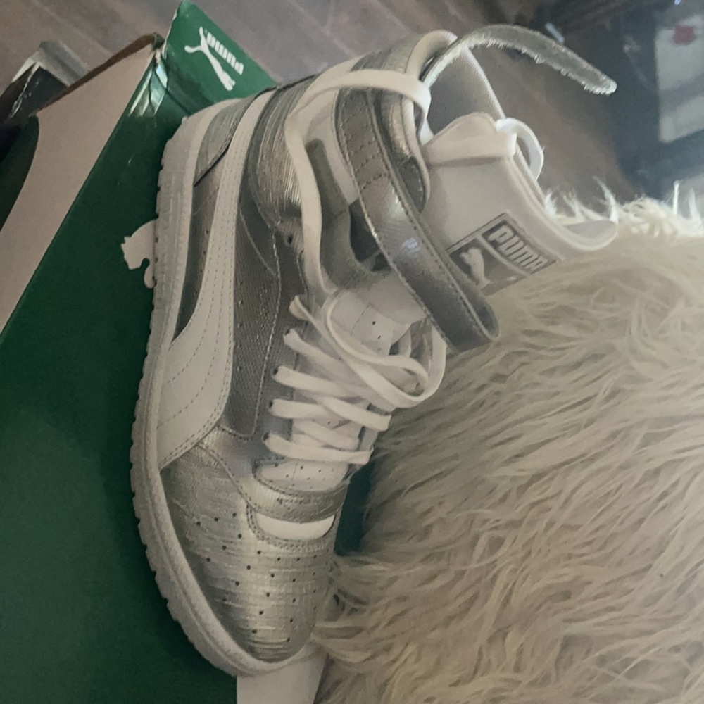 Pumas - Picture 2 of 3